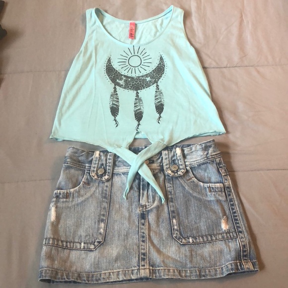 Shirt and skirt - Picture 1 of 8